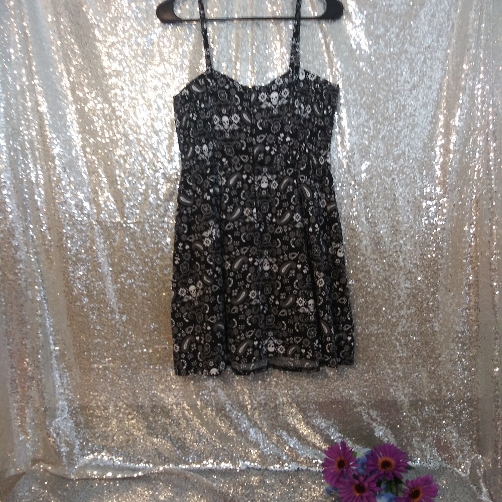 Hot Topic black and white skull summer dress - Picture 4 of 4